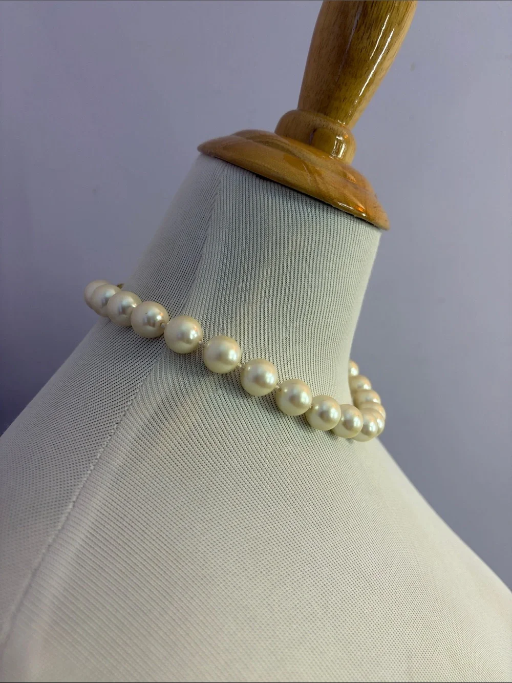 Chunky Faux Pearl Necklace with Magnetic Clasp - Picture 2 of 7
